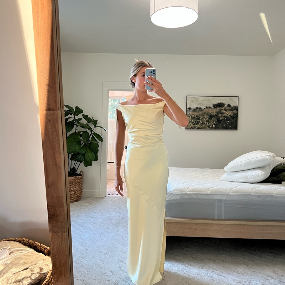 Chic One-Shoulder Cream Dress